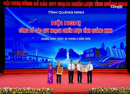 Thừa ủy quyền của Thủ tướng Chính phủ, Bộ trưởng Bộ Xây dựng Trần Hồng Minh trao Quyết định phê duyệt Quy hoạch chung đô thị Quảng Ninh đến năm 2050, tầm nhìn đến năm 2075; trao Quyết định công nhận tỉnh Quảng Ninh đạt tiêu chí đô thị loại I vào ngày 20/07/2026.
