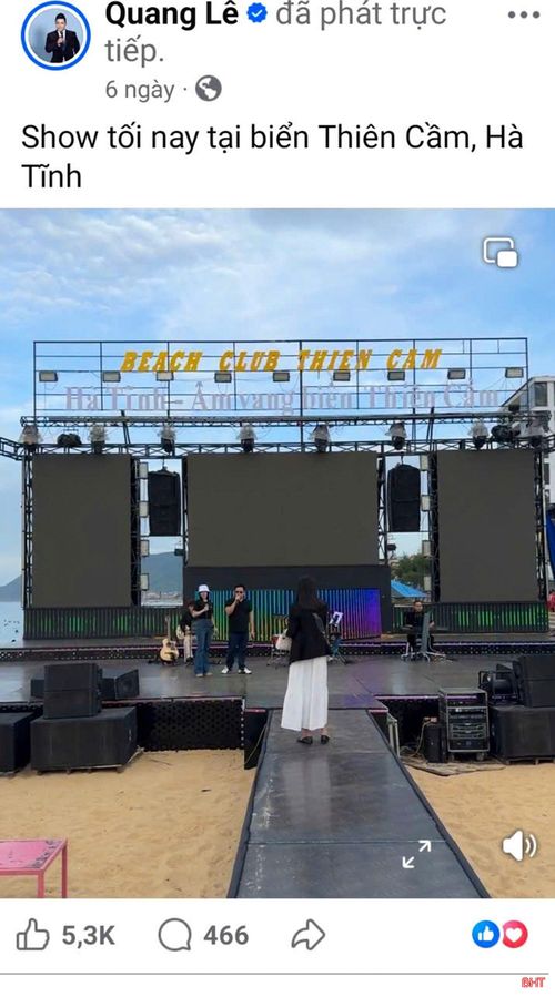 Ca sĩ Quang Lê livestream giới thiệu biển Thiên Cầm trước giờ biểu diễn trên facebook cá nhân có 2,9 triệu lượt theo dõi.