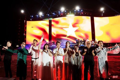 Dàn nghệ sĩ nổi tiếng tham gia biểu diễn tại đêm nhạc tưởng nhớ nhạc sĩ Trịnh Công Sơn tổ chức tại Hà Tĩnh.
