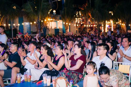 Các sự kiện giải trí có nghệ sĩ nổi tiếng biểu diễn luôn là tâm điểm quan tâm của nhiều người.