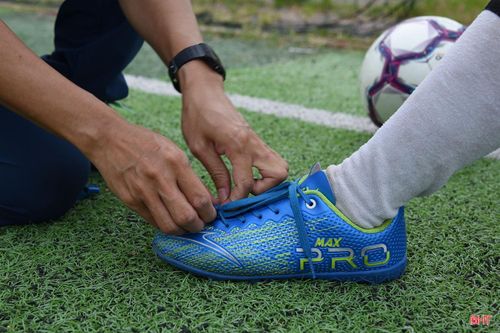 Không chỉ dạy kỹ thuật, mỗi buổi tập còn giúp các em hình thành tinh thần đồng đội, tính kỷ luật và sự tự tin.