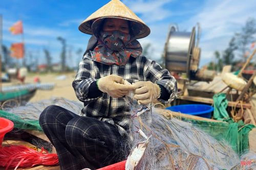 Bình quân mỗi tàu ra khơi đều đánh bắt được từ 10 – 15 kg ghẹ và tôm tít nên cho thu nhập khá cao, bà con ngư dân rất phấn khởi.