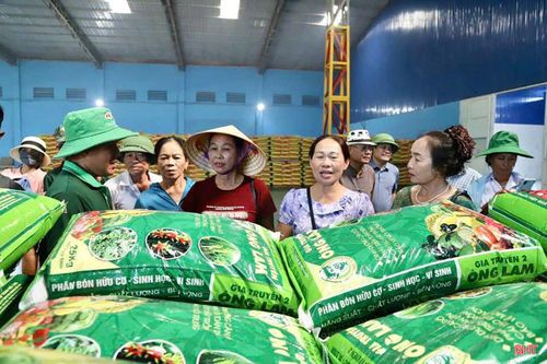 Với quan điểm đi từng bước vững chắc, doanh nghiệp tập trung chuyển giao kỹ thuật, thay đổi nhận thức của người dân. Ảnh Danh Cường.