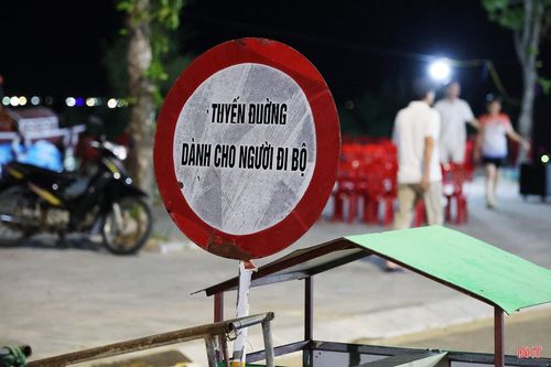Mặc dù Trung tâm Dịch vụ tổng hợp xã Thiên Cầm đã lập rào chắn, đặt biển cấm tại 2 đầu tuyến đường nhưng việc kiểm soát vẫn chưa hiệu quả.