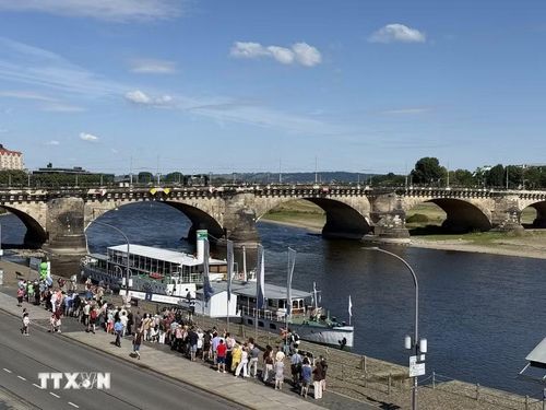 Dresden sở hữu đội tàu hơi nước chạy bằng bánh guồng cổ nhất và lớn nhất thế giới còn hoạt động, mang đến những trải nghiệm độc đáo cho du khách. (Ảnh: Thùy Linh/TTXVN)