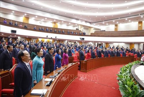 Tổng Bí thư, Chủ tịch nước Tô Lâm và các đại biểu thực hiện nghi lễ chào cờ bế mạc Hội nghị. Ảnh: Thống Nhất/TTXVN