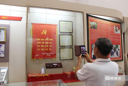 Ông Nguyễn Văn Hùng, đến từ phường Thành Sen, tỉnh Hà Tĩnh cho biết: “Nhờ công nghệ số, tôi tìm hiểu thông tin về Khu di tích lịch sử cấp Quốc gia đặc biệt Ngã Ba Đồng Lộc nhanh chóng, dễ dàng hơn. Qua mã QR của Zalo, tôi có thể xem được toàn bộ nội dung, hình ảnh về địa điểm mình tham quan”.