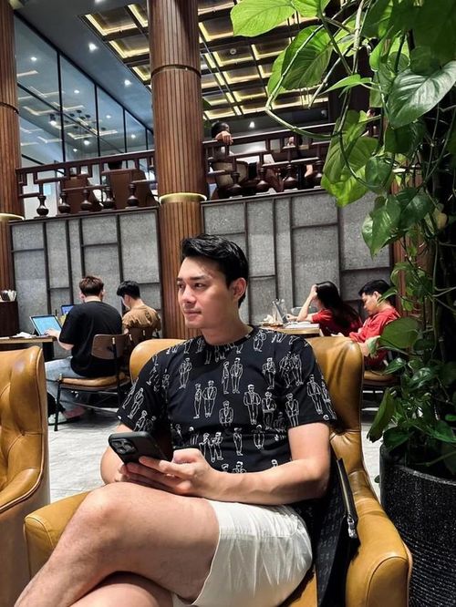 Anh Dũng vốn ưa chuộng phong cách trẻ trung, giản dị trong cuộc sống đời thường. Ảnh: FBNV.