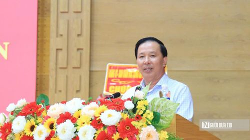 Phó Bí thư Thành ủy, Chủ tịch UBND thành phố Nguyễn Văn Út phát biểu giao nhiệm vụ cho Đại tá Trần Trọng Thủy.