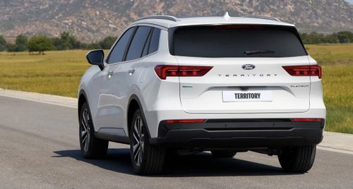 Ford Territory Platinum vừa ra mắt tại Việt Nam có giá bán 916 triệu đồng. Ảnh: FVN