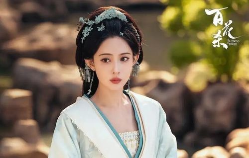 Xếp thứ hai là Bách Hoa Sát với sự góp mặt của Mạnh Tử Nghĩa, Hà Dữ và Từ Chính Khê. Trước khi lên sóng, dự án nhận nhiều kỳ vọng nhờ đề tài cổ trang kết hợp yếu tố báo thù cùng dàn diễn viên có sức hút. Sau khi phát sóng, bộ phim tạo nên nhiều ý kiến trái chiều. Một số khán giả cho rằng nhịp phim diễn ra khá nhanh, nhiều tình tiết phát triển chưa đủ thuyết phục. Diễn xuất của Mạnh Tử Nghĩa cũng trở thành chủ đề được bàn luận khi bị nhận xét chưa có nhiều khác biệt so với những vai diễn trước. Dẫu vậy, sức hút từ nội dung cùng dàn diễn viên vẫn giúp Bách Hoa Sát duy trì lượng người xem và độ thảo luận đáng kể.