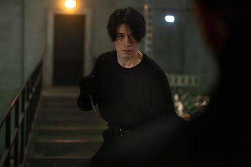 Ngoại hình khác lạ của Lee Dong Wook khiến người hâm mộ bất ngờ. (Nguồn: CHOSUN)