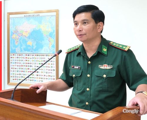 Đại tá Đỗ Vĩnh Thăng phát biểu tại buổi gặp mặt.