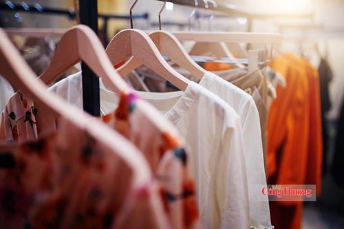 Thời trang và làm đẹp là nhóm từ khóa phổ biến nhất trên Shopee, TikTok Shop. Ảnh: Hồng Loan.