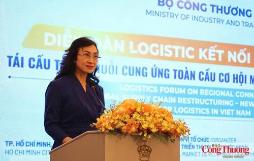 Thứ trưởng Bộ Công Thương Phan Thị Thắng phát biểu tại diễn đàn.
