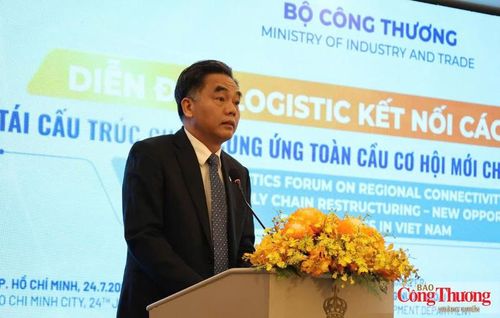Phó Chủ tịch Thường trực UBND TP. Hồ Chí Minh Nguyễn Lộc Hà phát biểu tại diễn đàn