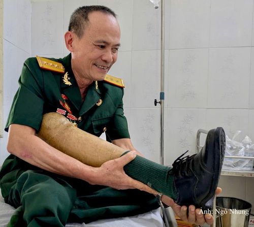 Cựu chiến binh Bùi Công Tuyển tìm thấy niềm vui lúc về già tại Trung tâm Điều dưỡng người có công cách mạng Sầm Sơn.