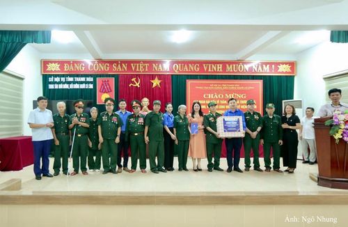 Những suất quà của Đoàn Thanh niên gửi đến các cựu chiến binh, thương binh tại Trung tâm Điều dưỡng người có công cách mạng Sầm Sơn.