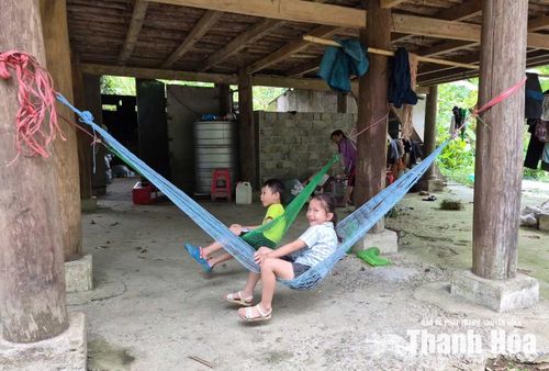 Làng 327 chủ yếu người già và trẻ nhỏ.