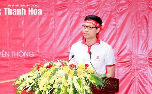 Phó Giám đốc Trung tâm Máu Quốc gia Nguyễn Bá Khanh phát biểu tại lễ khai mạc.