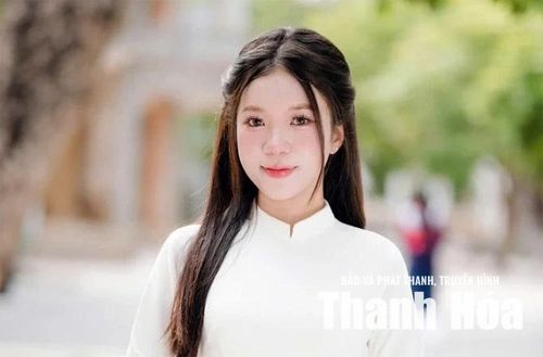 Em Mai Diệu Linh, học sinh lớp 12A12, Trường THPT Ba Đình, xã Ba Đình.