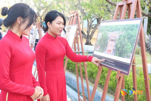 Triển lãm thu hút công chúng và khách du lịch tham quan. Ảnh: NGỌC HÀ