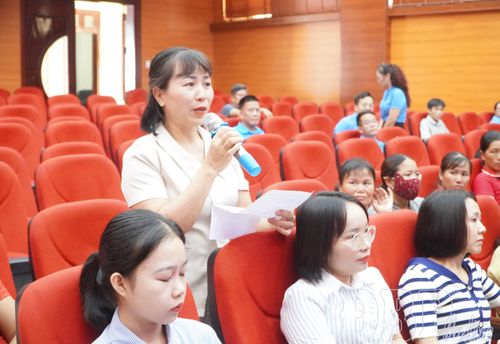 Đoàn viên, người lao động trao đổi về vấn đề liên quan trực tiếp đến quyền, lợi ích.
