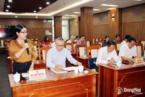 Phó Chủ tịch Ủy ban MTTQ Việt Nam thành phố Đồng Nai Lưu Thị Hà phát biểu tại hội nghị. Ảnh: Hải Quân