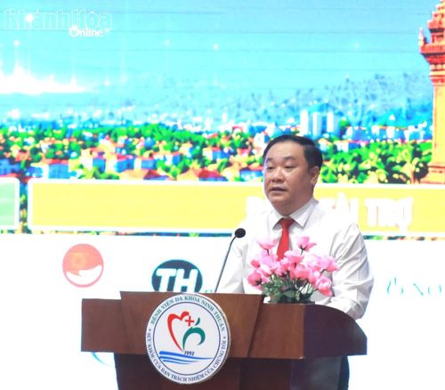 Lãnh đạo Sở Y tế phát biểu tại hội nghị.