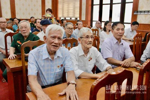 Người có công phường Kỳ Lừa dự chương trình