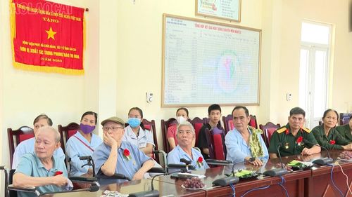 Các đại biểu, người bệnh được thưởng thức các tiết mục văn nghệ đặc sắc, ý nghĩa.