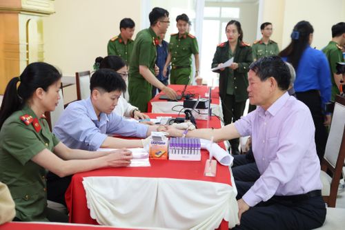 Thực hiện thu nhận mẫu sinh phẩm ADN thân nhân liệt sĩ chưa xác định được thông tin