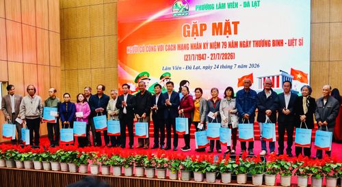 Lãnh đạo phường Lâm Viên - Đà Lạt trao quà tri ân các gia đình chính sách nhân dịp Ngày Thương binh - Liệt sĩ 27/7