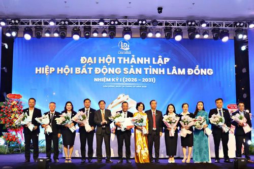 Lãnh đạo tỉnh Lâm Đồng chúc mừng Ban Thường vụ Hiệp hội Bất động sản tỉnh Lâm Đồng