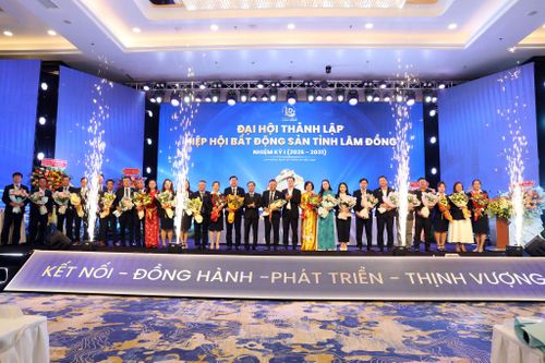 Lãnh đạo tỉnh Lâm Đồng, Hiệp hội Bất động sản Việt Nam chúc mừng Ban Chấp hành và Ban Kiểm tra Hiệp hội Bất động sản tỉnh Lâm Đồng nhiệm kỳ I (2026 - 2031)