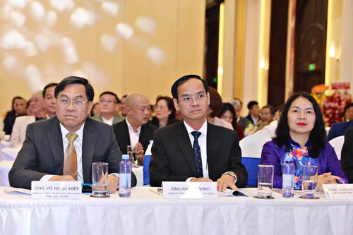 Các đồng chí: Tỉnh ủy viên, Phó Chủ tịch HĐND tỉnh Đa Cát Vinh; Tỉnh ủy viên, Phó Chủ tịch UBND tỉnh Võ Ngọc Hiệp; Đỗ Thị Quế Phương, Phó Chủ tịch Ủy ban MTTQ Việt Nam tỉnh tham dự đại hội