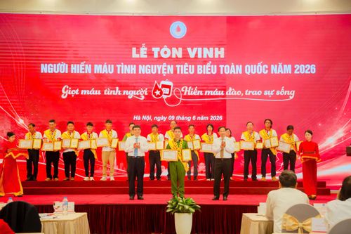 Thượng úy Nguyễn Anh Khoa, Trại tạm giam số 3, Công an tỉnh là 1 trong 100 người hiến máu tình nguyện tiêu biểu toàn quốc năm 2026.