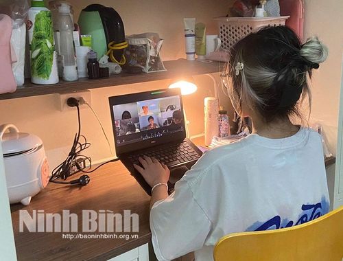 Dịp hè, nhiều sinh viên lựa chọn dạy thêm Ngoại ngữ online cho một số trung tâm Tiếng Anh.
