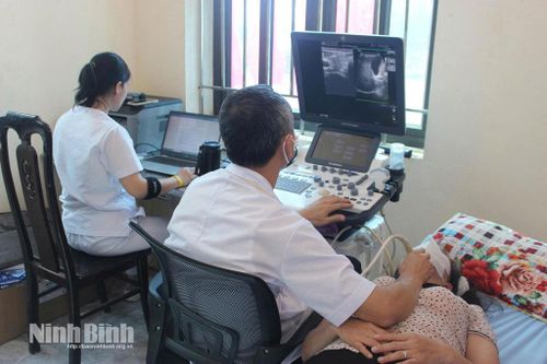 Nhiều trang thiết bị được đưa về cơ sở để phục vụ xét nghiệm, chẩn đoán bệnh cho người dân khi khám sàng lọc.