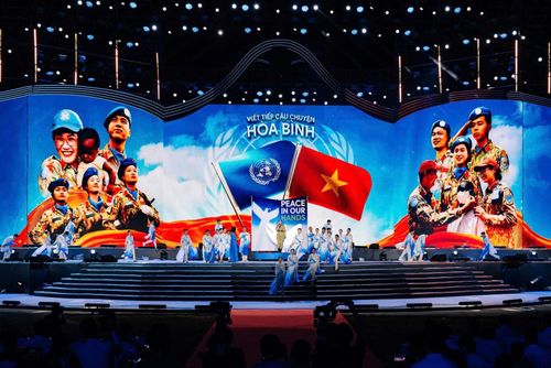 Chương trình nghệ thuật tại lễ khai mạc “Lễ hội vì hòa bình” năm 2026 - Ảnh: N.L