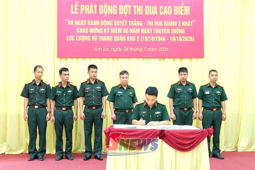 Các cơ quan, đơn vị ký kết giao ước thi đua.