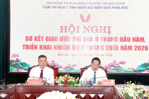 Lãnh đạo UBND tỉnh Điện Biên và Sơn La đồng chủ trì hội nghị.