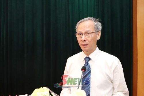 Đồng chí Phan Văn Hùng, Phó Trưởng ban Thi đua - Khen thưởng Trung ương phát biểu tại Hội nghị.