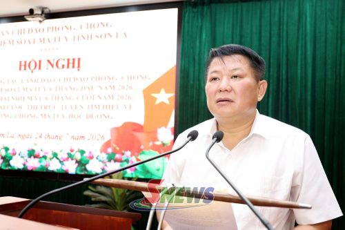 Đồng chí Phó Bí thư Thường trực Tỉnh ủy, Chủ tịch HĐND tỉnh, phát biểu tại hội nghị.
