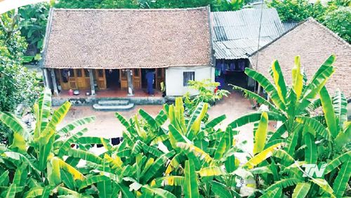 Một ngôi nhà cổ ở An Châu được người dân gìn giữ, sử dụng.