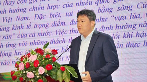 ThS Đinh Nam Vinh, Vụ Đánh giá và Thẩm định công nghệ (thuộc Bộ Khoa học và Công nghệ) chia sẻ tại hội thảo.
