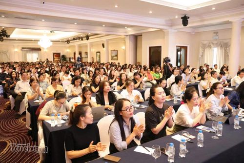 Hội nghị đã tiếp nhận hơn 70 câu hỏi, kiến nghị của doanh nghiệp về các nội dung liên quan đến lĩnh vực thuế. Ảnh: Lạc Nguyên