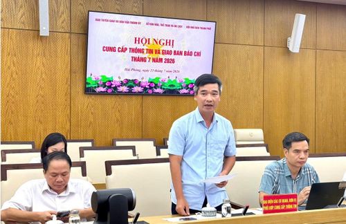 Đại diện Sở Tài chính đã thông tin về việc ban hành và triển khai các giải pháp của Nghị quyết số 11-NQ/TU ngày 15/7/2026 của Ban Chấp hành Đảng bộ thành phố. (Ảnh haiphong.gov.vn)