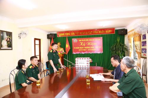 Đại diện Trung tâm Điều dưỡng người có công Thuận Thành trân trọng sự quan tâm, tình cảm của Đảng ủy, Bộ Tư lệnh Pháo binh - Tên lửa
