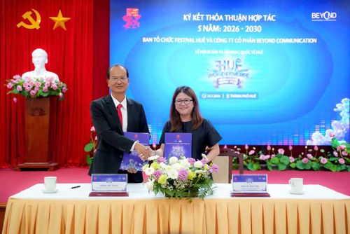 Ký kết thỏa thuận hợp tác 5 năm. Ảnh: Cổng thông tin điện tử thành phố Huế.